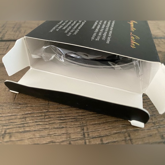 Magnetic Lashes | One Size - Picture 6 of 8